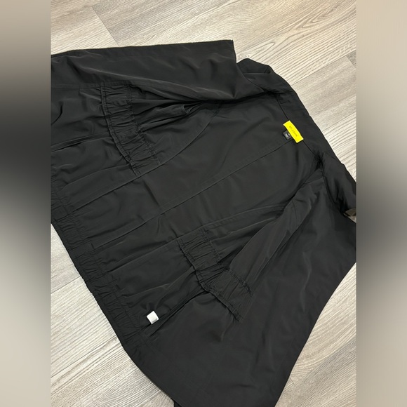 ST. JOHN Size Medium Jacket Black Full Zip Elastic Waist Lightweight Women - Picture 2 of 16